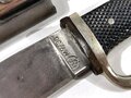 Hitler Jugend Fahrtenmesser , Hersteller RZM M7/30 Gebr. Gräfrath Solingen. Emblem wackelt, Scheide ohne Lack, jeweils ein zusätzlich angebrachtes Loch in der Scheide und im Griff