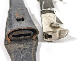 Extraseitengewehr KS98, Hersteller Paul Seilheimer Solingen, Scheide original lackiert, im Lacklederkoppelschuh