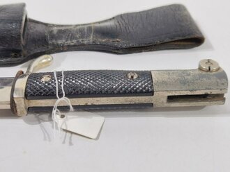 Extraseitengewehr KS98, Hersteller Aeskulap Tuttlingen, Scheide original lackiert, im Lacklederkoppelschuh