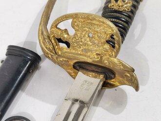 Preussen, Infanterie Offiziersdegen IOD89. Saubere Klinge von WKC, die Scheide original lackiert. Luxusausführung