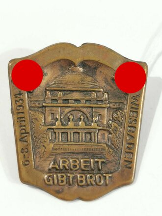 Blechabzeichen "Arbeit gibt Brot - 6.-8. April 1934 Wiesbaden"