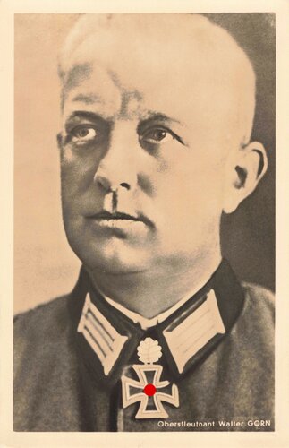 Hoffmann Fotopostkarte Ritterkreuzträger Oberstleutnant Walter Gorn 