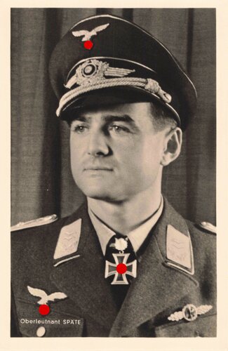 Hoffmann Fotopostkarte Ritterkreuzträger mit Eichenlaub Oberleutnant Späte 