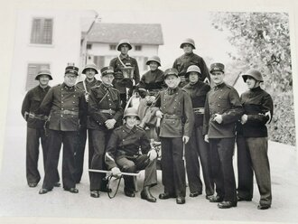 Schweiz 1947, grossformatiges Foto eines Feuerwehr Trupp 30 x 36cm