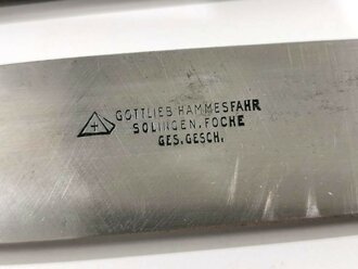 HJ Fahrtenmesser, Frühes Stück mit Devise von Gottlieb Hammesfahr  Solingen. An sich ein ordentliches Stück, leider wurde das Griffemblem neuzeitlich ergänzt, dazu wurde der bereich aufgefräst und das Emblem eingeklebt.