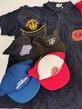 Konvolut base caps und Polos zum Thema Feuerwehr. Alles nicht in perfektem Zustand