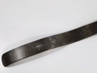 Koppelriemen für Mannschaften der Luftwaffe, schokoladenbraunes Stück mit Aluminiumgegenhalt, datiert 1937, Kammerstück des Flak Regiment 49, Gesamtlänge 95cm