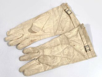 Luftwaffe, Paar leichte Handschuhe rohweiss mit Reichsbetriebsnummer , datiert 1943