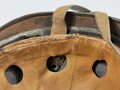 Fallschirmjäger Stahlhelm Modell 1938. In allen Teilen originales und zusammengehöriges Stück, das Hakenkreuz zu 95% erhalten.  Kinnriemen leicht gekürzt, sonst guter Zustand