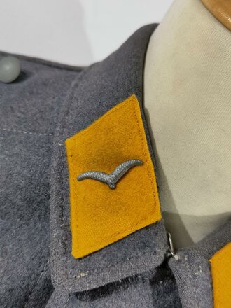 Luftwaffe  Fliegerbluse für Mannschaften fliegendes Personal oder Fallschirmtruppe. Getragenes Kammerstück  mit diversen Mottenschäden
