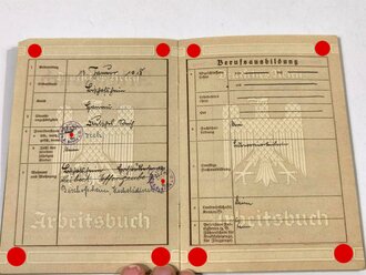 Arbeitsbuch einer Arbeiterin in der Zündermontage der Deutsche Waffen- und Munitionsfabrik Werk Lübeck"