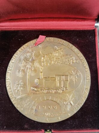 Eisenbahn, nicht tragbare Medaille , datiert 1956, wohl anlässlich des 50 jährigen Bestehens der Organisation "Compagnie du Chemin de Fer du Bas-Congo au Katanga (B.C.K.)" Durchmesser 86mm, in zugehörigem Etui