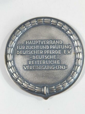 Deutschland nach 1945, Ehrenplakette für Pferdezücher in silber, in zugehörigem Etui des "Hauptverband für Zucht und Prüfung deutscher Pferde e.V."