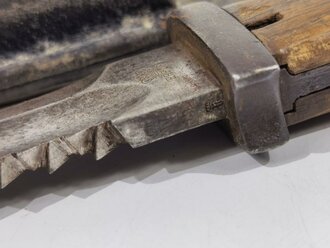 1.Weltkrieg, Seitengewehr Modell 1884/98 mit Sägerücken, Hersteller  Erfurt, preussische Abnahme von 1915. Im Koppelschih, ungereinigtes Stück