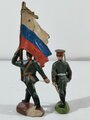 Zaristisches Russland, 2 Massefiguren, der Fahnenträger misst 17,5cm