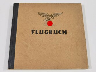 Luftwaffe Flugbuch begonnen am 30.3.33 mit 32 eingetragenen Flügen bis 25.08.44
