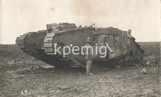 1.Weltkrieg, Foto eines stehengebliebenen englischen Tank in der Arras Schlacht 1917, Ansichtskartenformat