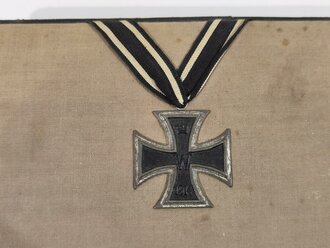 1.Weltkrieg, patriotische Schachtel für Kriegserinnerungen mit aufgelegtem Eisernen Kreuz aus Blech. Verschluss defekt