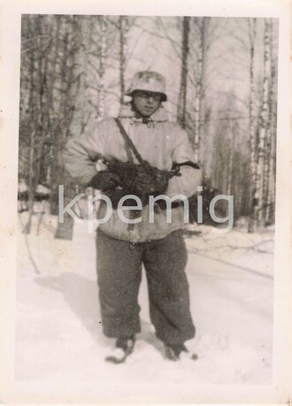 3 Fotos von Angehörigen des Heeres in Wintertarnung...