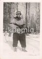 3 Fotos von Angehörigen des Heeres in Wintertarnung mit Bewaffnung. Je 7,5 x 10,5cm
