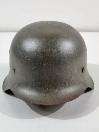 Heer, Stahlhelm Modell 1942. In allen Teilen originales und zusammengehöriges Stück