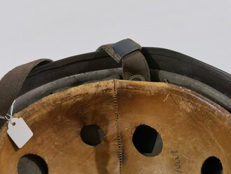 Luftwaffe, Stahlhelm für Fallschirmjäger Modell 1938. Spätes, getragenes Stück. In allen Teilen original und zusammengehörig