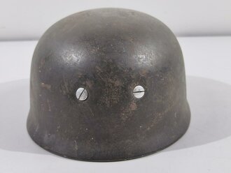 Luftwaffe, Stahlhelm für Fallschirmjäger Modell 1938. Spätes, getragenes Stück. In allen Teilen original und zusammengehörig