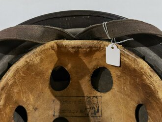 Luftwaffe, Stahlhelm für Fallschirmjäger Modell 1938. Spätes, getragenes Stück. In allen Teilen original und zusammengehörig