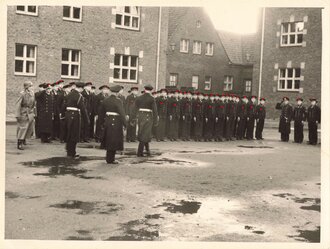 Kriegsmarine, 11 Fotos einer Vereidigung, Format meist 9...