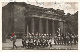 Ansichtskarte "Berlin. Wachablösung am Ehrenmal"