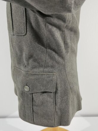 Heer , Viertaschenrock für einen Leutnant im Infanterie Regiment 80. Leicht getragenes Stück in sehr gutem Zustand, die Effekten vemutlich neuzeitlich von Hand vernäht