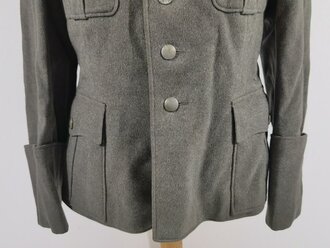 Heer , Viertaschenrock für einen Leutnant im Infanterie Regiment 80. Leicht getragenes Stück in sehr gutem Zustand, die Effekten vemutlich neuzeitlich von Hand vernäht