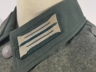 Heer, Feldbluse Modell 1936 für Mannschaften. Leicht getragenes Kammerstück, in der Zeit unten gekürzt, der Adler neuzeitlich vernäht