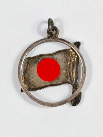 N.S. Sympathie Abzeichen, Anhänger mit Fahne emailliert, Durchmesser 16mm.  ungetragen, wohl Restbestand eines Juwelier
