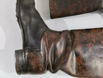 Paar Stiefel für Mannschaften der Wehrmacht. Getragene Kammerstücke in gutem Zustand, unterschiedliches Paar, Sohlenlänge 31cm