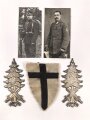 Freikorps, Satz Kragenspiegel , Ärmelabzeichen sowie 2 Fotos eines Angehörigen im Grenzschutz Ost