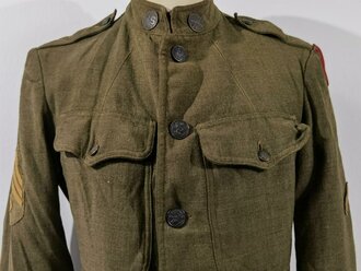 U.S. WWI Tunic Model 1917. Collar disk " Cavalry headquarters" The soldier was part of the 28 Infantry Division , with arrived in Europe in May 1918 and was part of several battles in France. Good condition, insignia original sewn