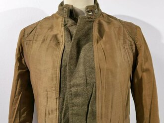 U.S. WWI Tunic Model 1912. Collar disk " Artillery" The soldier was part of the 1st Army Division , which arrived in Europe in August 1918 and was part of several battles in France. Good condition, insignia original sewn. Comes with a set of dog tags