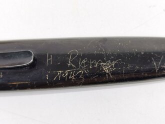 Stiefelmesser "Puma" ungereinigtes Stück in gutem Zustand, die Scheide original lackiert und vom Träger mit Inschrift versehen " H.Riemer 1943" Ostende 14.VP, Z32 Bordeaux