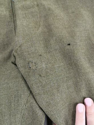 U.S. WWI  Model 1917 trousers, label with 1917 date. Used, some moth holes and repair, Bundweite: 76 cm