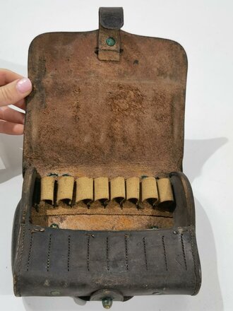 U.S. Indian Wars Era, Hagner No. 1 cartridge pouch approved by the Calvary and Infantry Boards in 1871 and 1872 for the .50-70 Gov. cartridges. Used, good condition