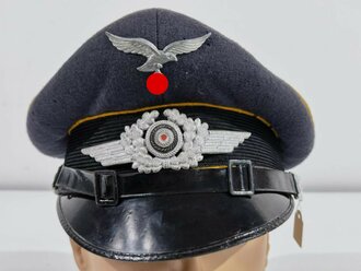 Luftwaffe, Schirmmütze für Mannschaften fliegendes Personal. Originales Stück mit Mottenschäden , leicht verzogen, direkt aus Privathaushalt