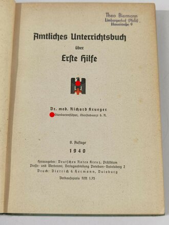 Amtliches Unterrichtsbuch über Erste Hilfe , komplett, Einband leicht beschädigt