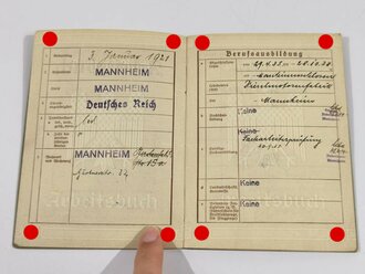 Arbeitsbuch eines Schlosser, der von 1935 bis 1945 bei den "Motoren Werke Mannheim vorm. Benz" gearbeitet hat