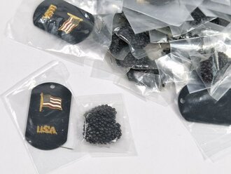 U.S.A Anhänger in Form und Größe einer Erkennungsmarke. Schwarze Ausführung, dazu eine passende Kette. Originalverpackt, sie erhalten ein ( 1 ) Stück