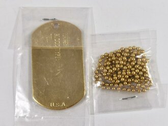 U.S.A Anhänger in Form und Größe einer Erkennungsmarke. Goldene Ausführung, dazu eine passende Kette. Originalverpackt, sie erhalten ein ( 1 ) Stück