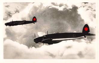 Ansichtskarte "Zweimotorige Kampfflugzeuge He 111 K auf einem Übungsfluge über den Wolken"