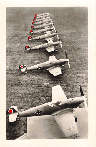 Ansichtskarte "Jagdeinsitzer-Staffel Me 109 vor dem Start"