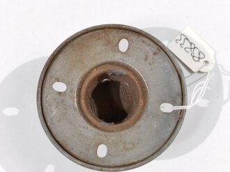 1. Weltkrieg, Teller für die Spitze einer Pickelhaube für Mannschaften, Eisen, original feldgrau lackiert.