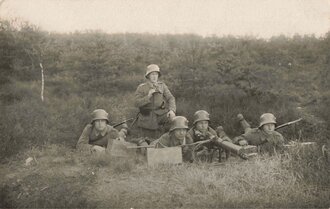 Foto einer MG Bedienung  im Ansichtskartenformat Grafenwöhr 1922